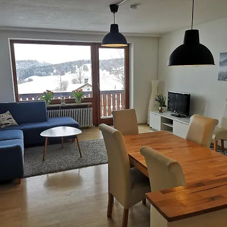 Ferienwohnung Alpengaudi 아파트
